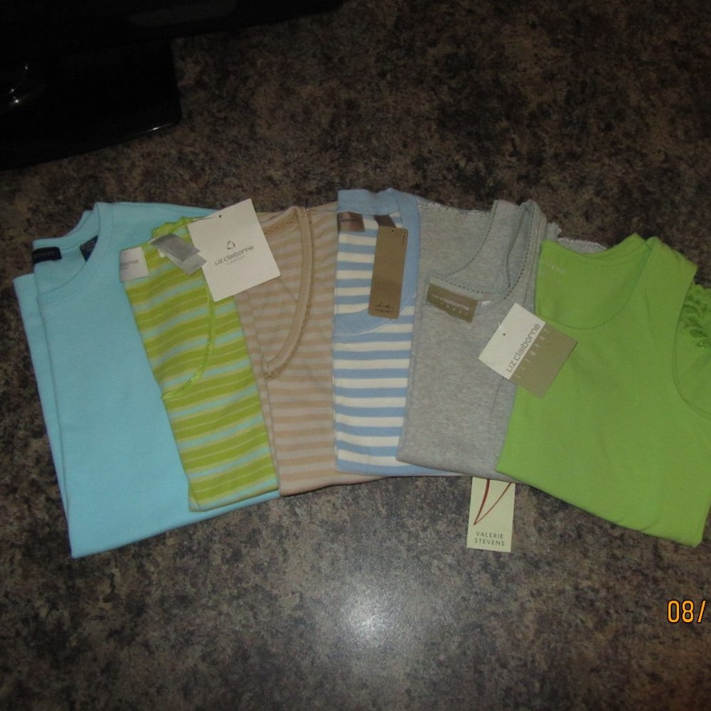 Women's 6-Pc lot of S/S Tops All NEW Size Small